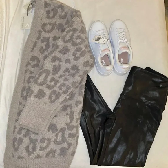 🎉HP🎉New Barefoot Dreams Leopard Cozy Chic
Cardigan Linen/Warm Grey XL🤍 - Picture 3 of 10